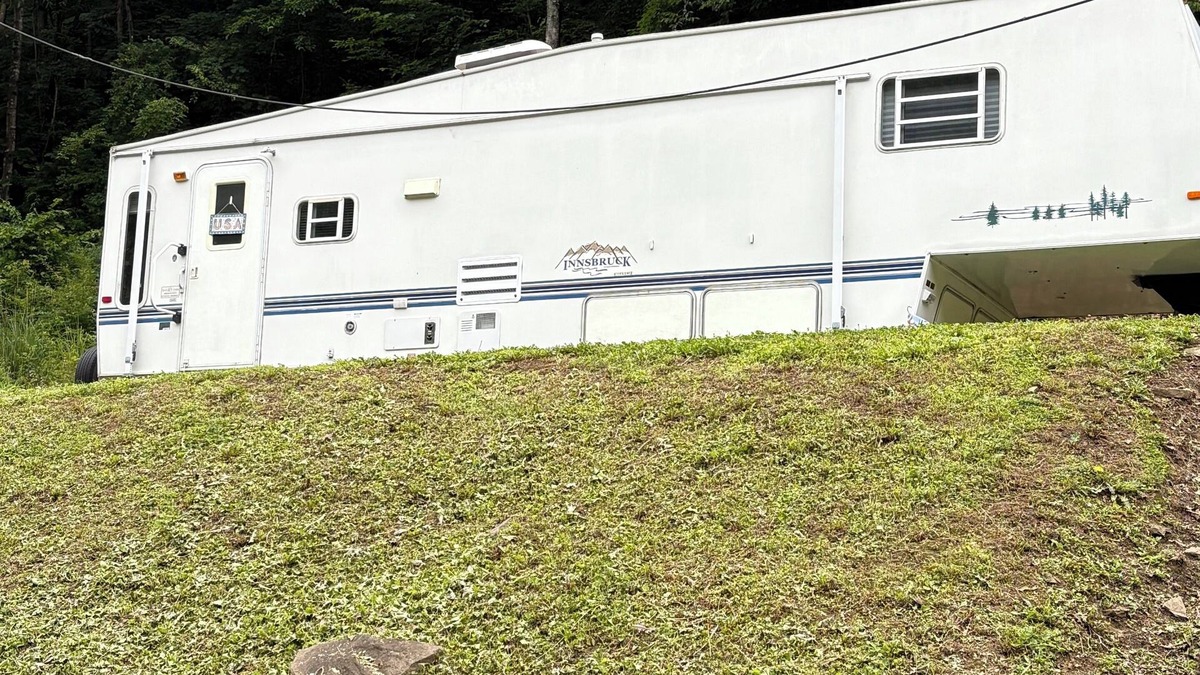Mc Carr House | 5th Wheel RV On Permanent Site ,Near Hatfield McCoy Sites