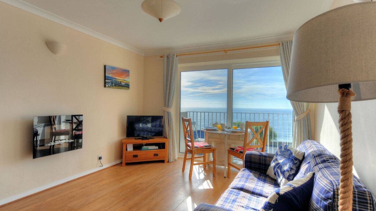 Lyme Regis Cottage | 6 BAY VIEW COURT, family friendly in Lyme Regis