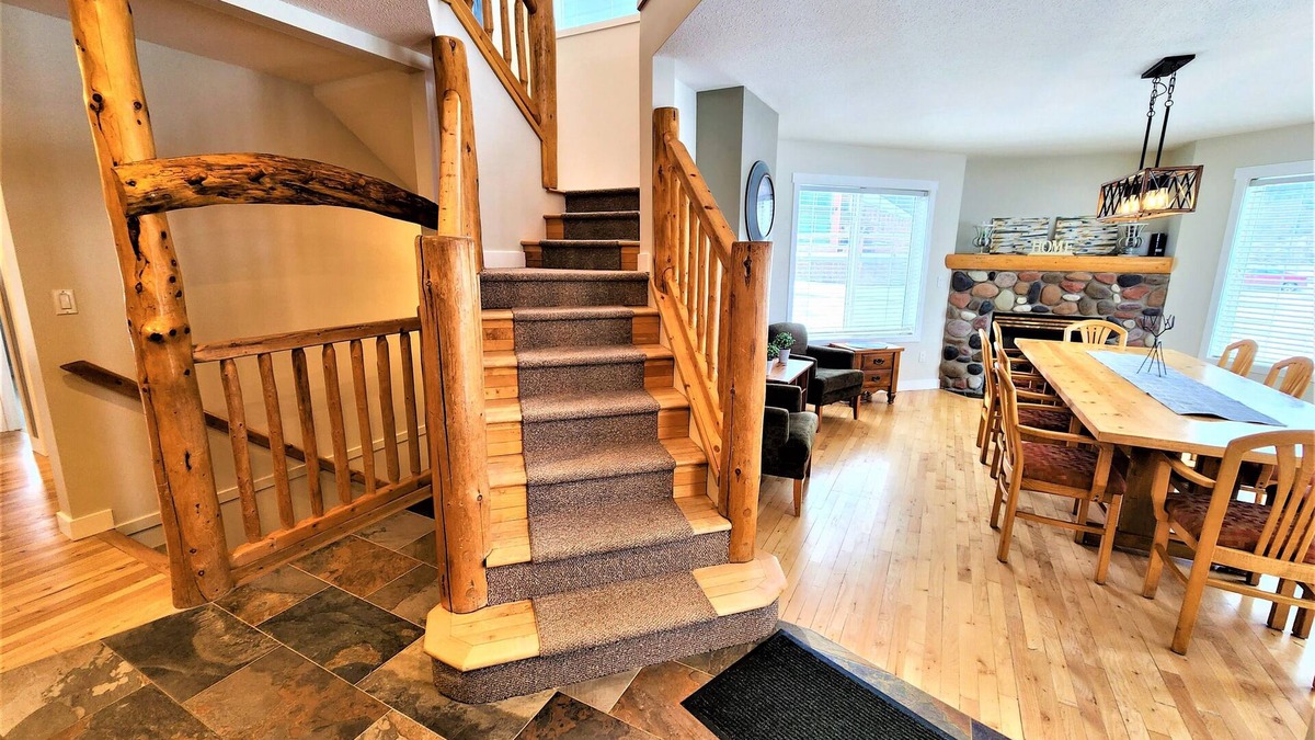 East Kootenay House | 6 BDR | 360 Views ! | A/C | Sauna