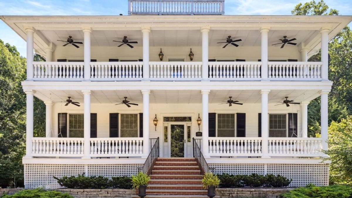 Grand Beach House | 6 bdrm, 5.5 ba, heated pool, hot tub, fire pit and putting green