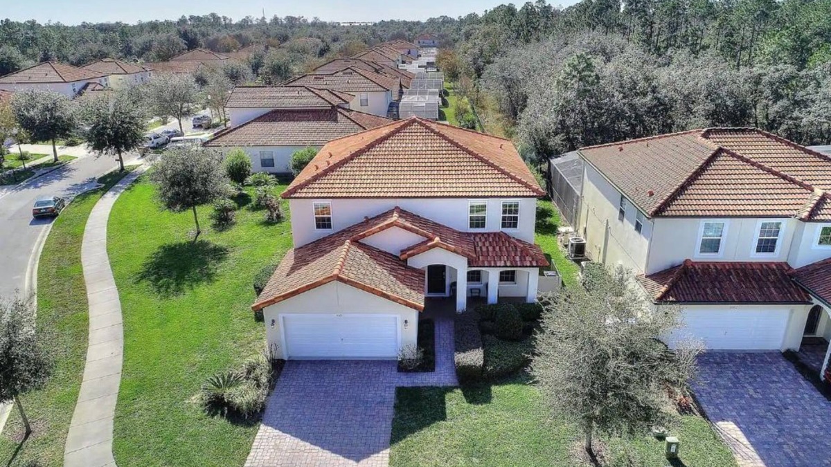 Calabria House | 6 bed 5.5 bath Home with Pool 14 MINUTES AWAY from Disney. We’re back on VRBO!