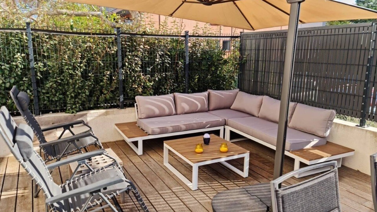 Boulouris-sur-Mer Apartment | 6-bed apartment, 60m² terrace, 2-minute walk to shops and beach (+/- 150m)
