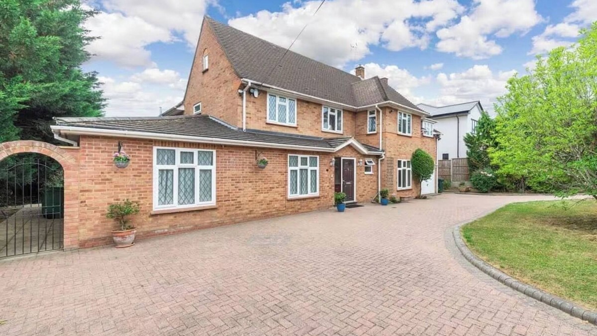 Northwood House | 6 Bed House - Sleeps 11 - Pets - Garden - Parking