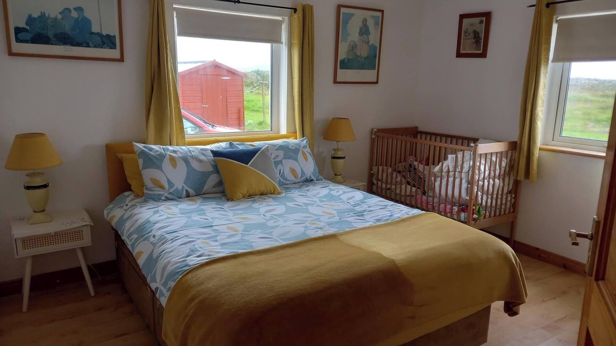 Leagun Villa | 6 Bed Villa - Sleeps 12 - Pets - Garden - Parking