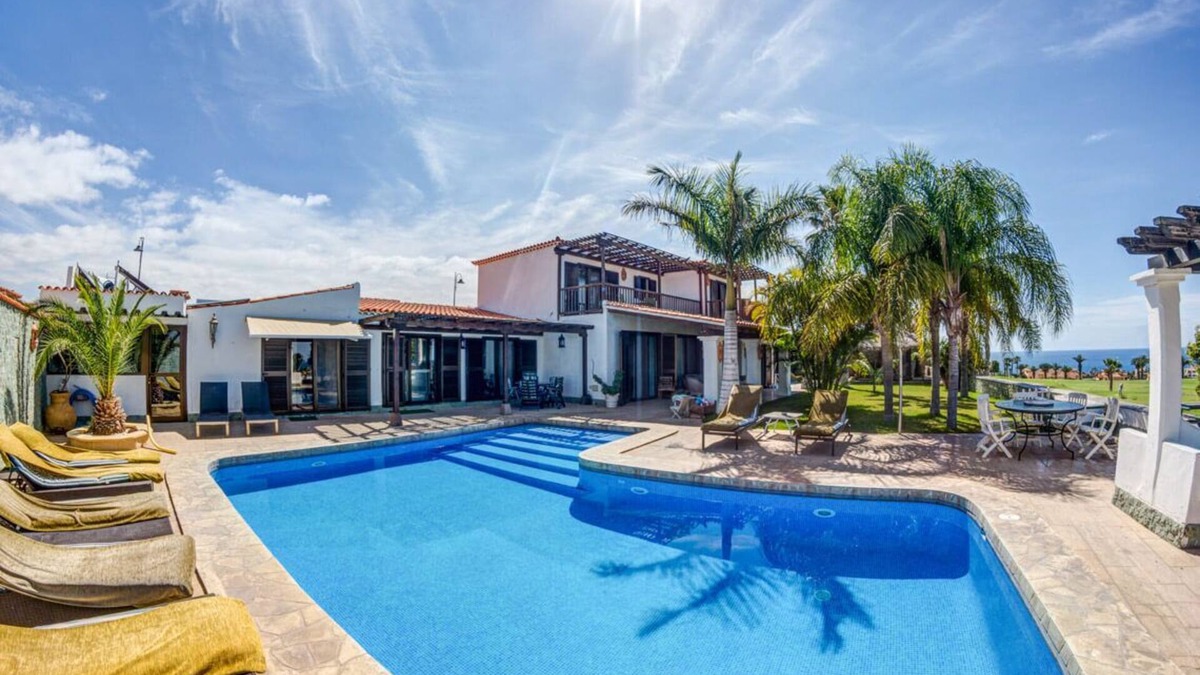 San Miguel de Abona Villa | 6 bed villa with stunning views - solar heated pool - 10 mins walk to the marina