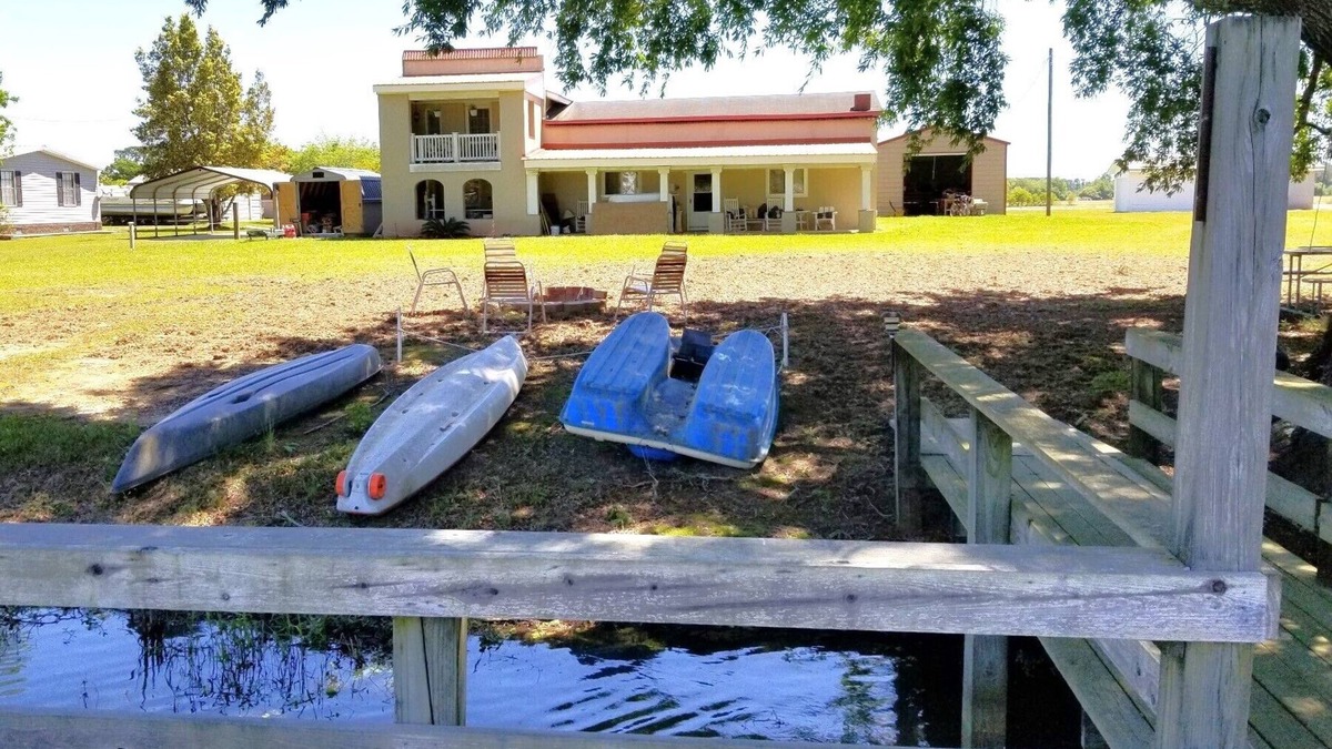 Summerton House | 6 Bedrm, 4 full bath + 2 half bath Lake Marion Waterfront Home with 2025 updates