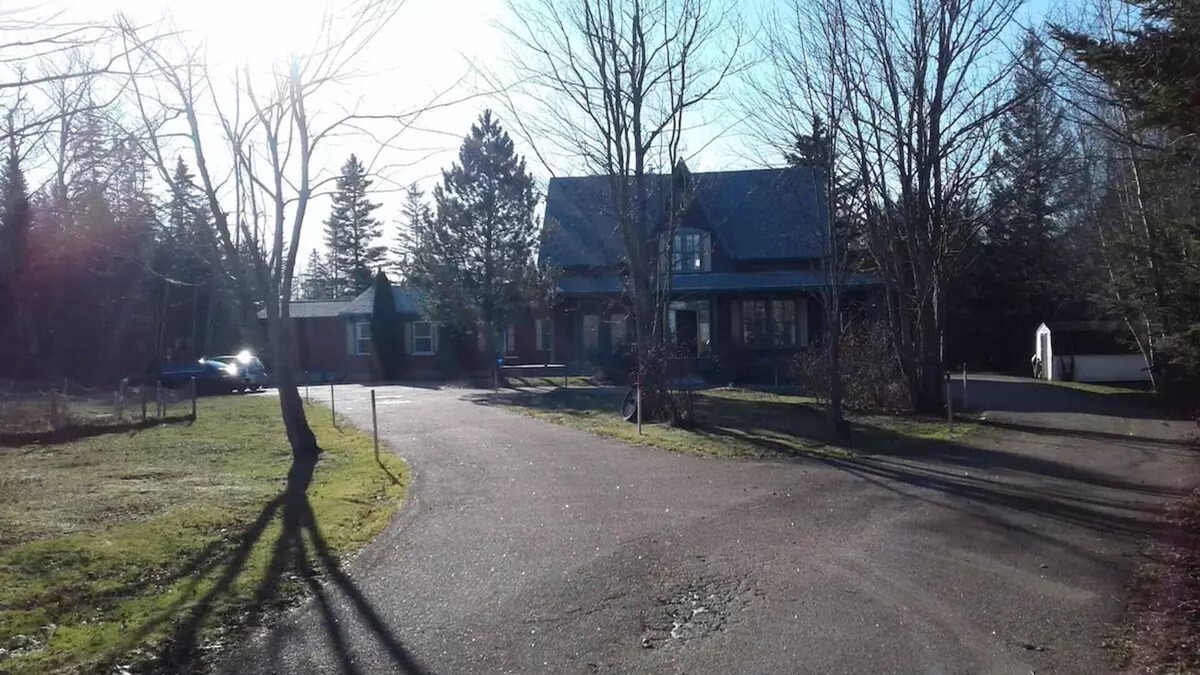 Stoney Creek House | 6 bedroom 2 bath country retreatn