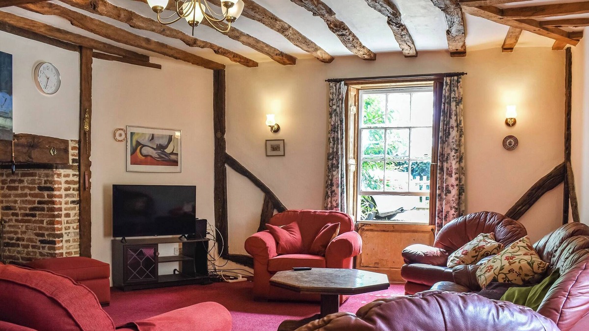 Sittingbourne Cottage | 6 bedroom accommodation in Sittingbourne, near Faversham