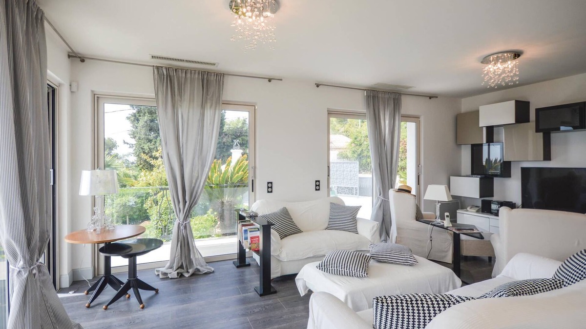 Gattieres House | 6 bedroom accommodation in Gattieres