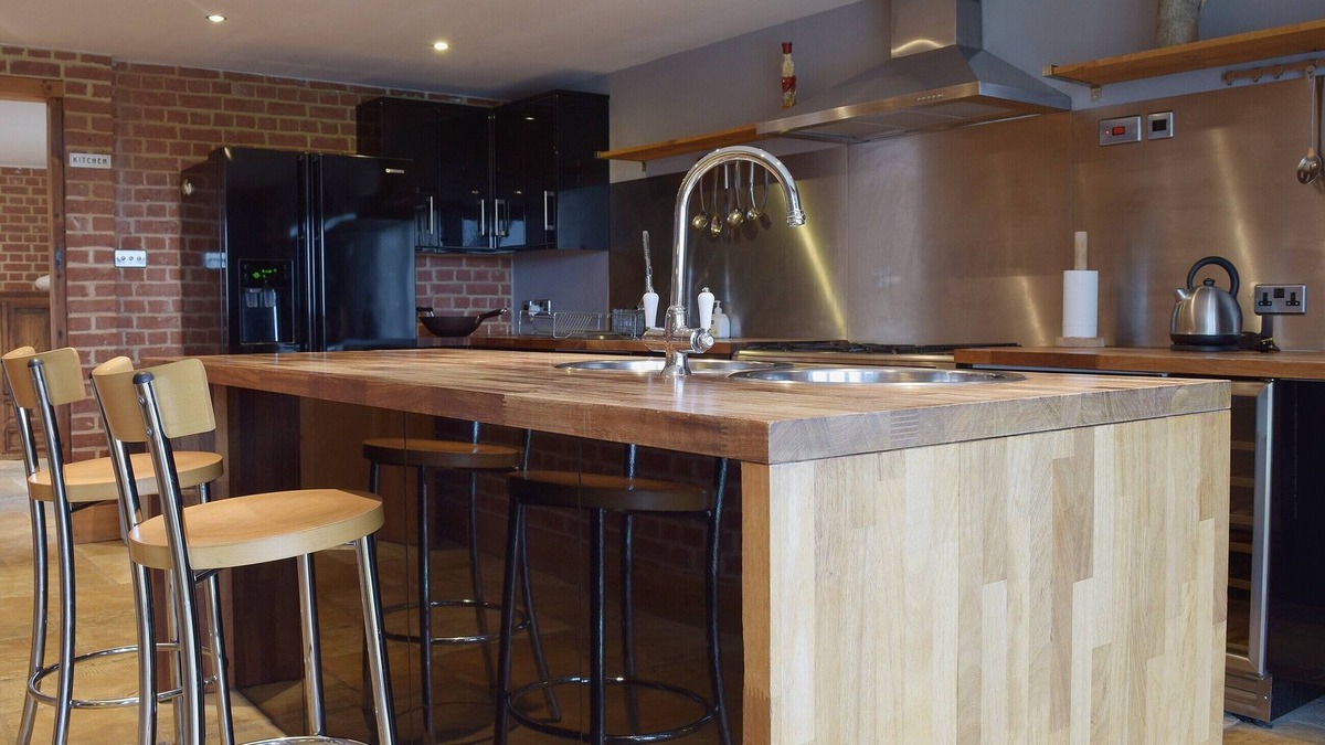 Bradwell Cottage | 6 bedroom accommodation in Bradwell, near Gorleston