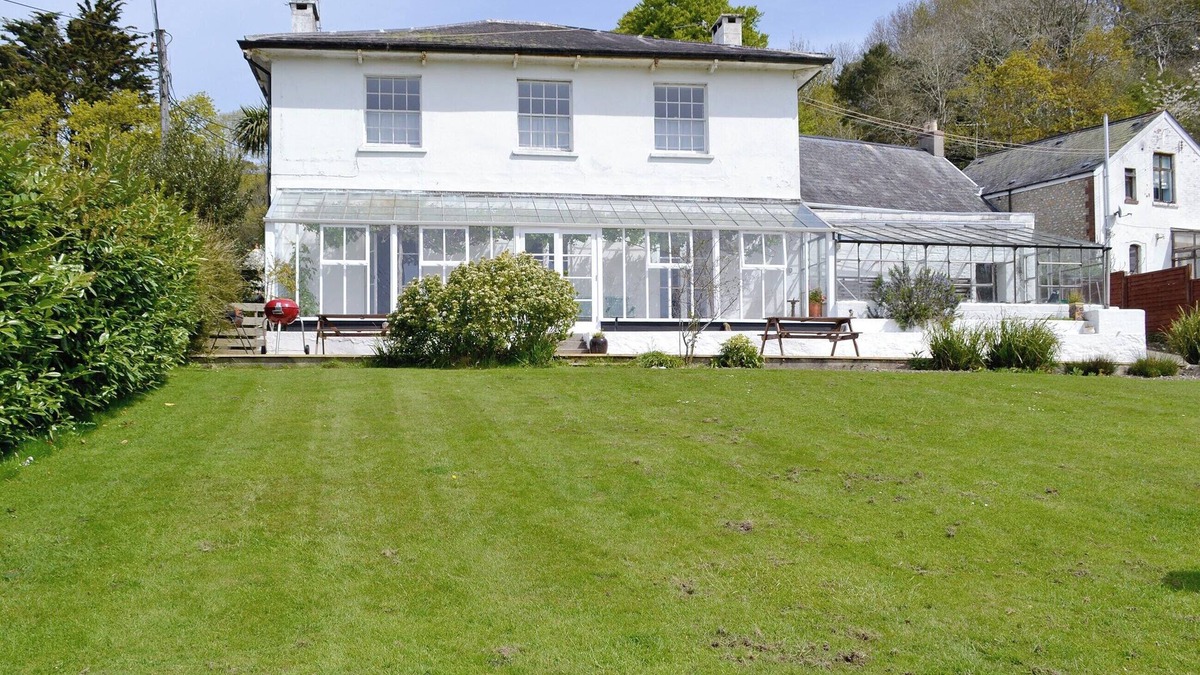 Lyme Regis Cottage | 6 bedroom accommodation in Uplyme, near Lyme Regis