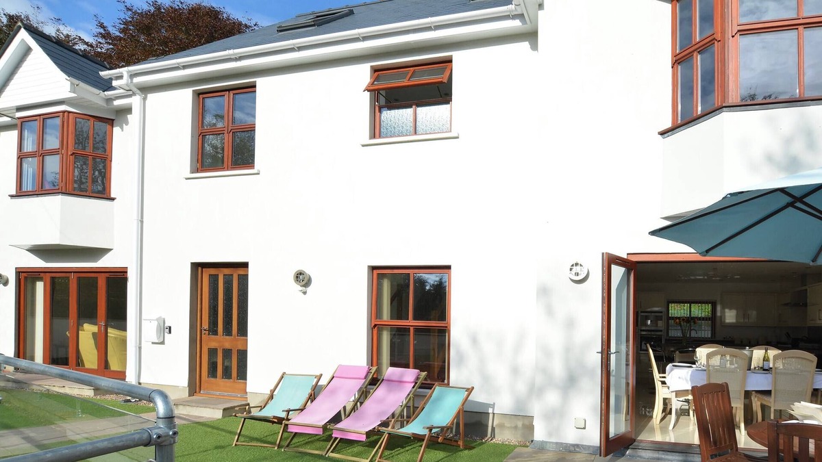 Amroth Cottage | 6 bedroom accommodation in Stepaside, near Saundersfoot