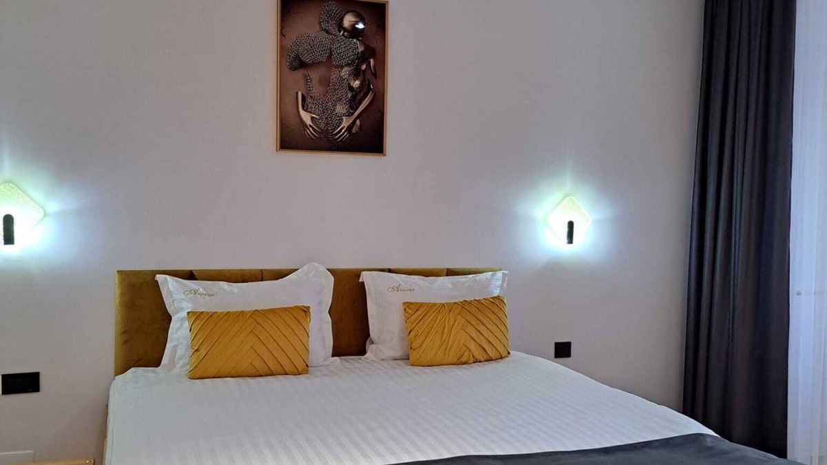 Brasov City Centre Bed & Breakfast | 6-bedroom bed & breakfast in charming Brașov with WiFi