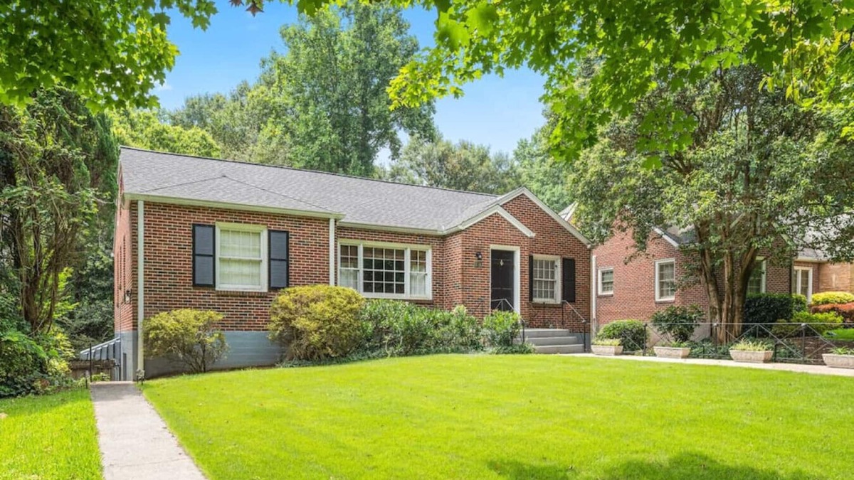Atlanta House | 6 Bedroom Family Home Near Emory & CDC