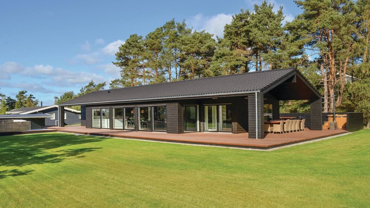 Øer Strand House | 6 bedroom gorgeous home in Ebeltoft