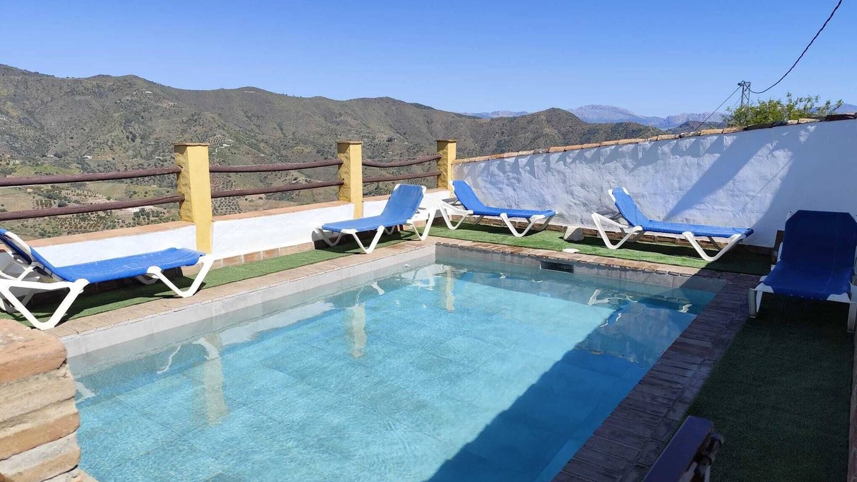 El Borge House | 6 bedroom holiday house in Almachar