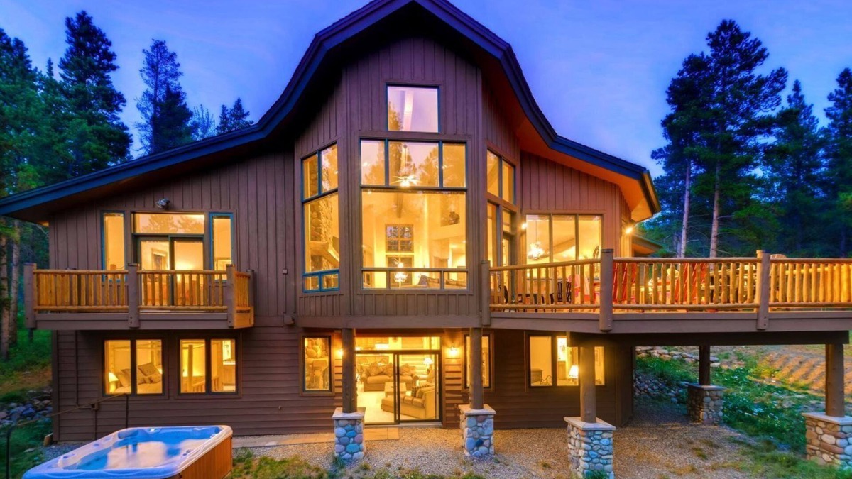 The Highlands House | 6 Bedroom Home, Minutes From Downtown Breck, Sleeps 14, Hot tub, Amazing views!