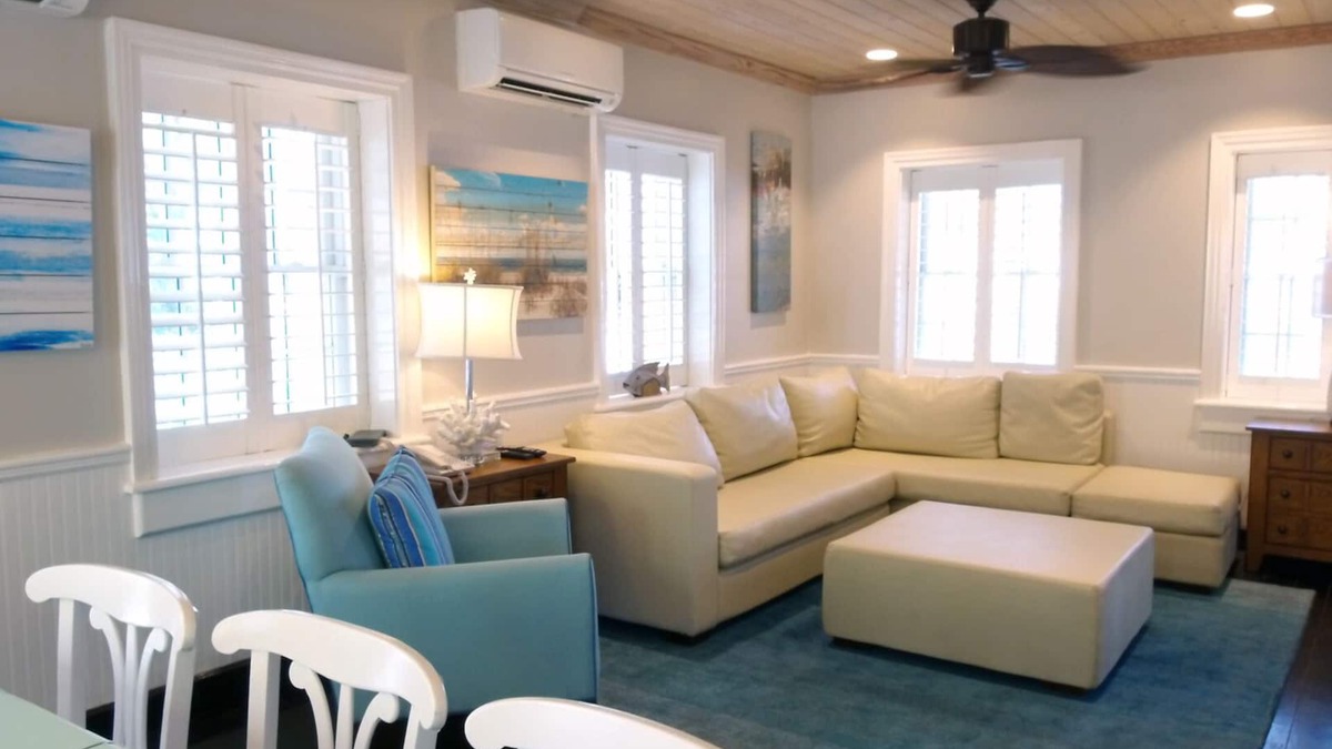 Dunmore Town House | 6 bedroom Home, Sapodilla House