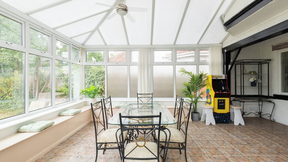 Birmingham House | 6 bedroom house near Edgbaston Stadium