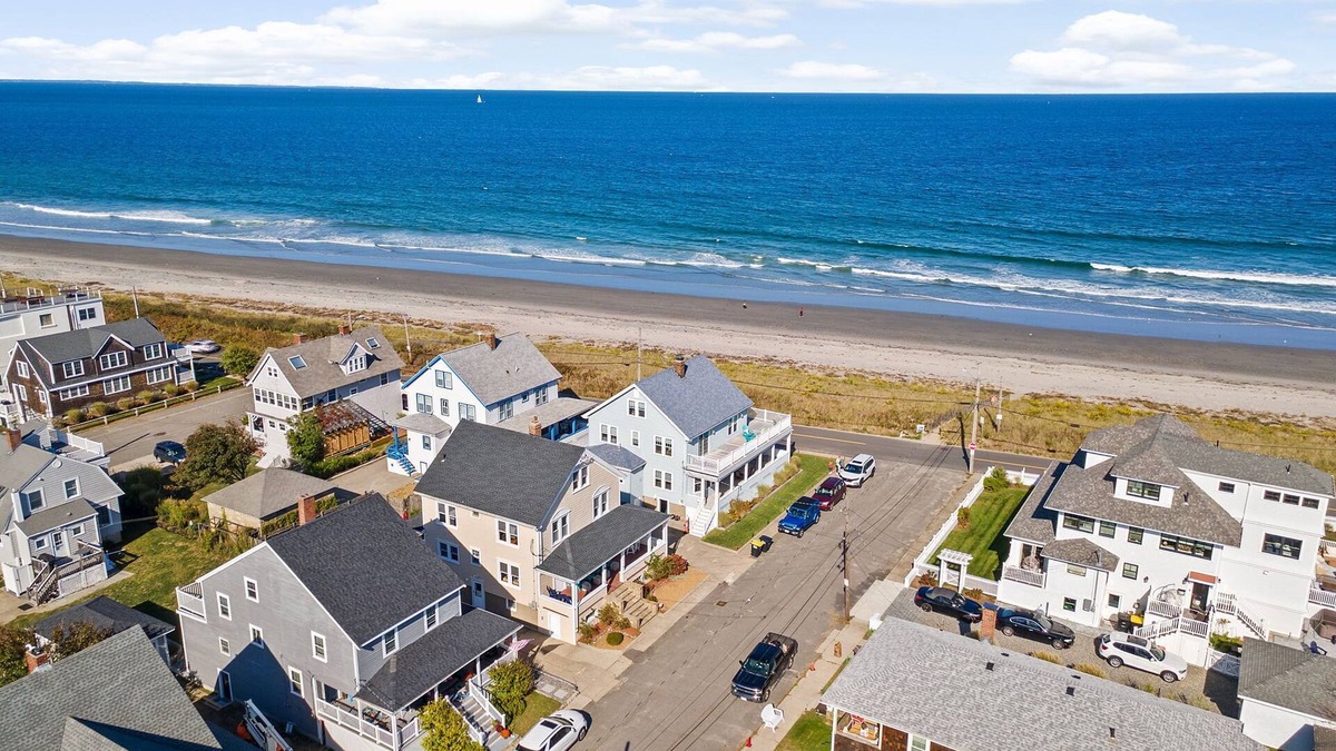 Waveland House | 6 Bedroom house steps from the sandy beach