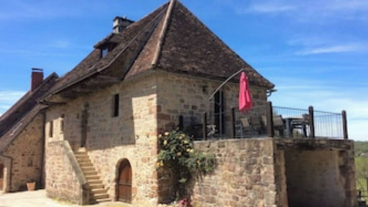 Curemonte House | 6 bedroom manor house in large property with pool and garden, games room