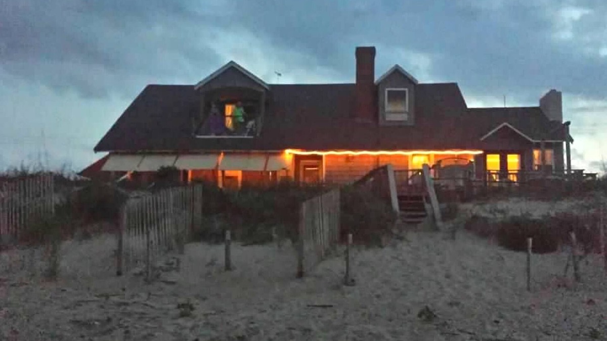 Colington Cottage | 6 Bedroom, Oceanfront, Historical Landmark