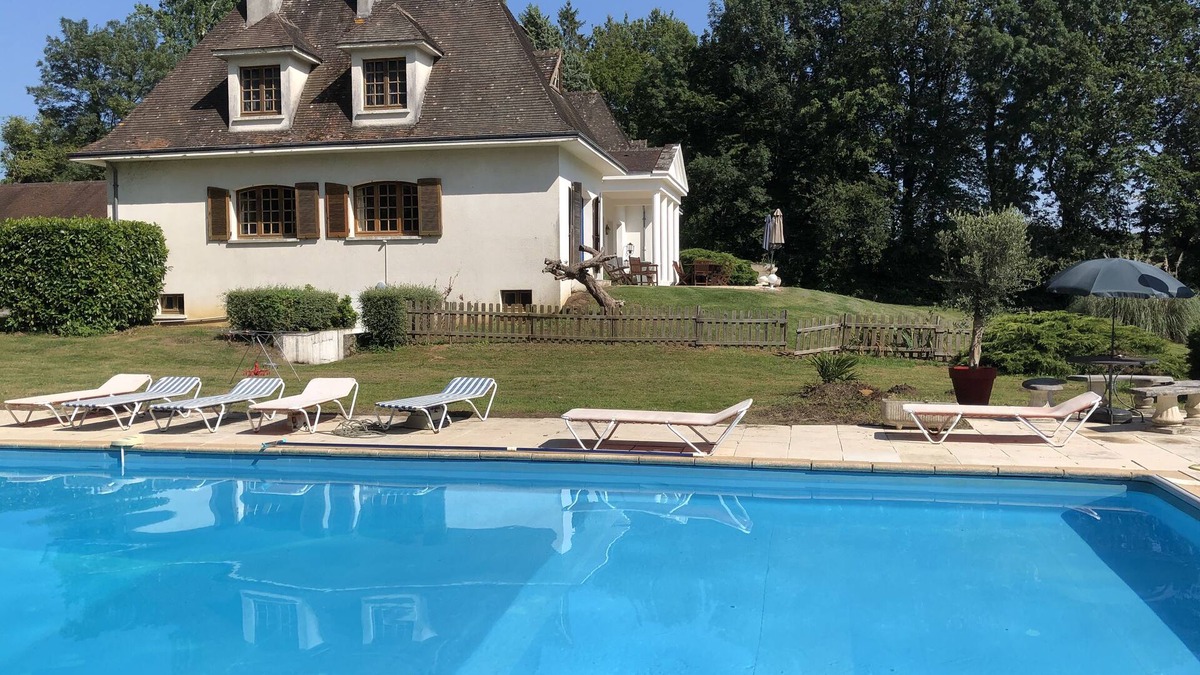 Jars House | 6 Bedroom Private vacation home in Jars