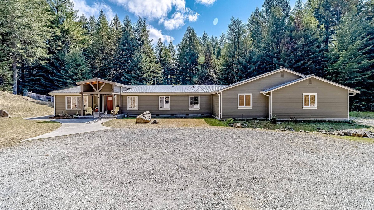 McKinleyville House | 6-Bedroom Retreat in the Redwoods with Private Fishing Pond, Game Room, & WiFi