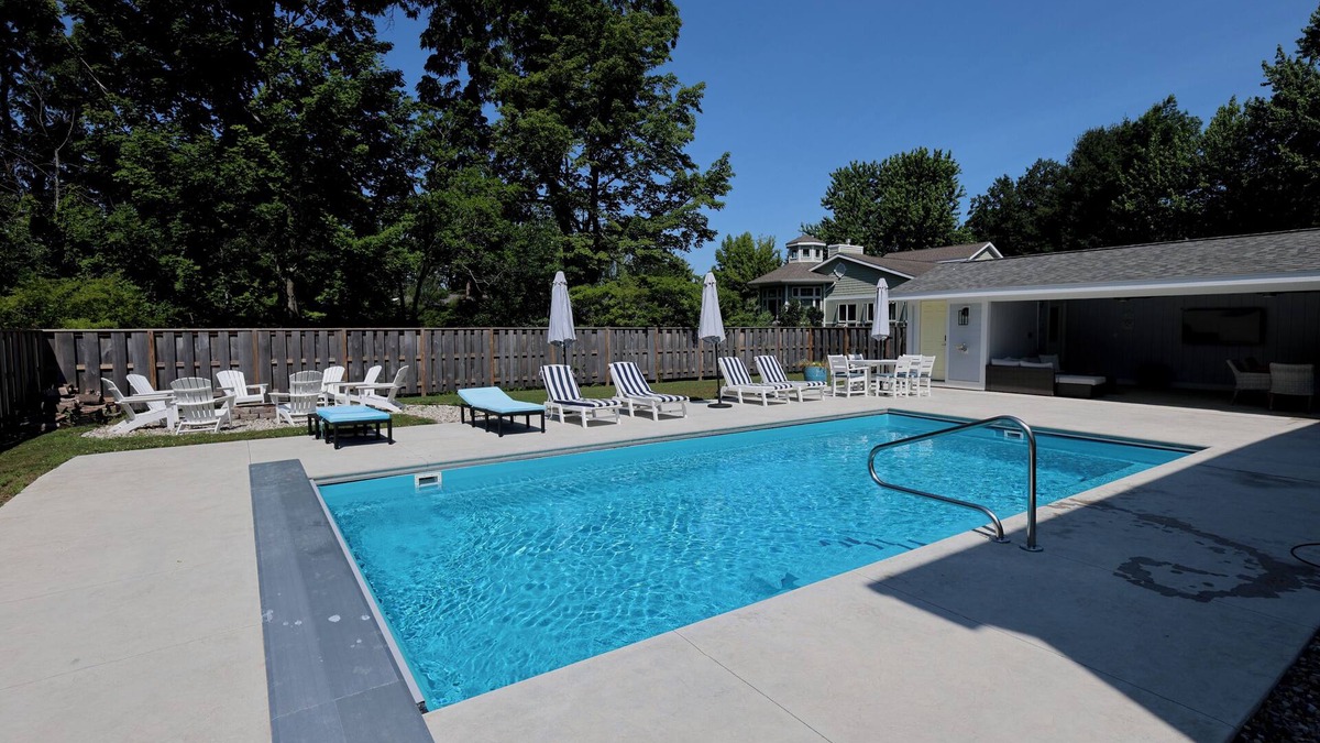 South Haven House | 6-bedroom vacation home just a 5-minute walk to Lake Michigan