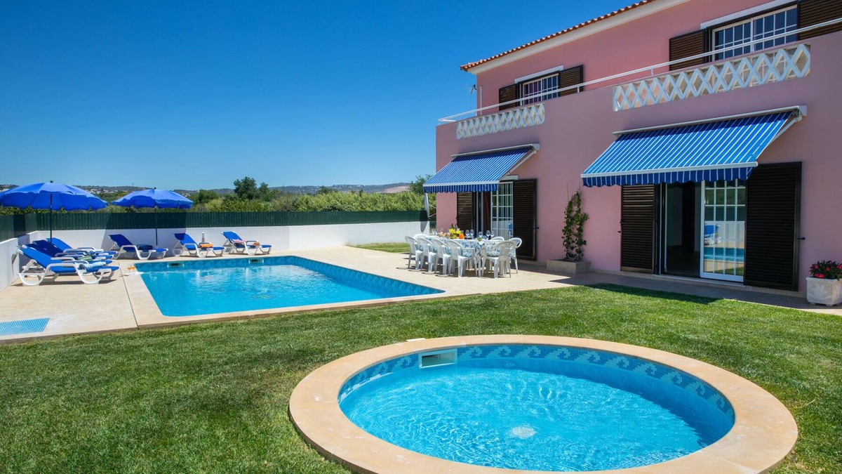 Albufeira Villa | 6 bedroom villa between Albufeira and Vilamoura, 3km from the beach