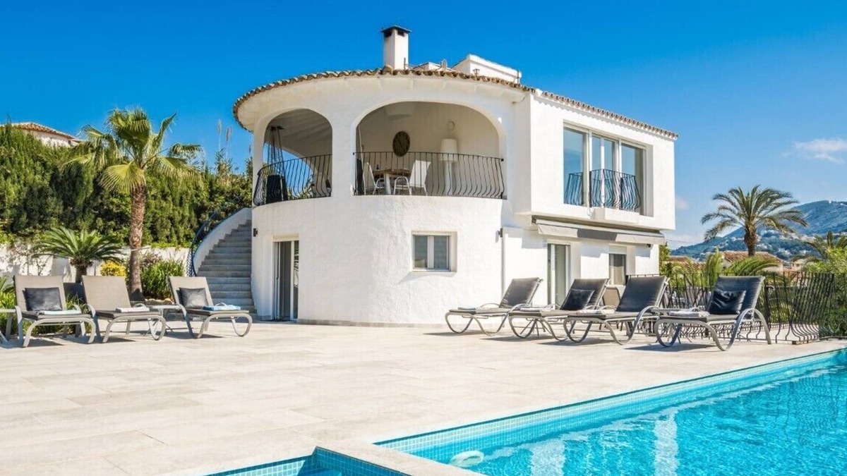La Sabatera Villa | 6 Bedroom Villa minutes from Moraira Beach. Heated swimming pool, sea view