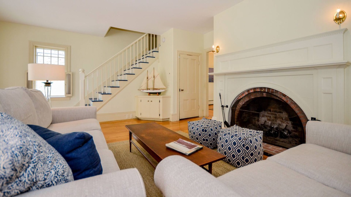 Marion Center House | 6 Bedroom With Access to Silvershell Beach