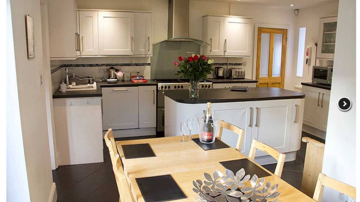 Bootham House | 6 Bedroomed City Detached House (with Parking & Garden)