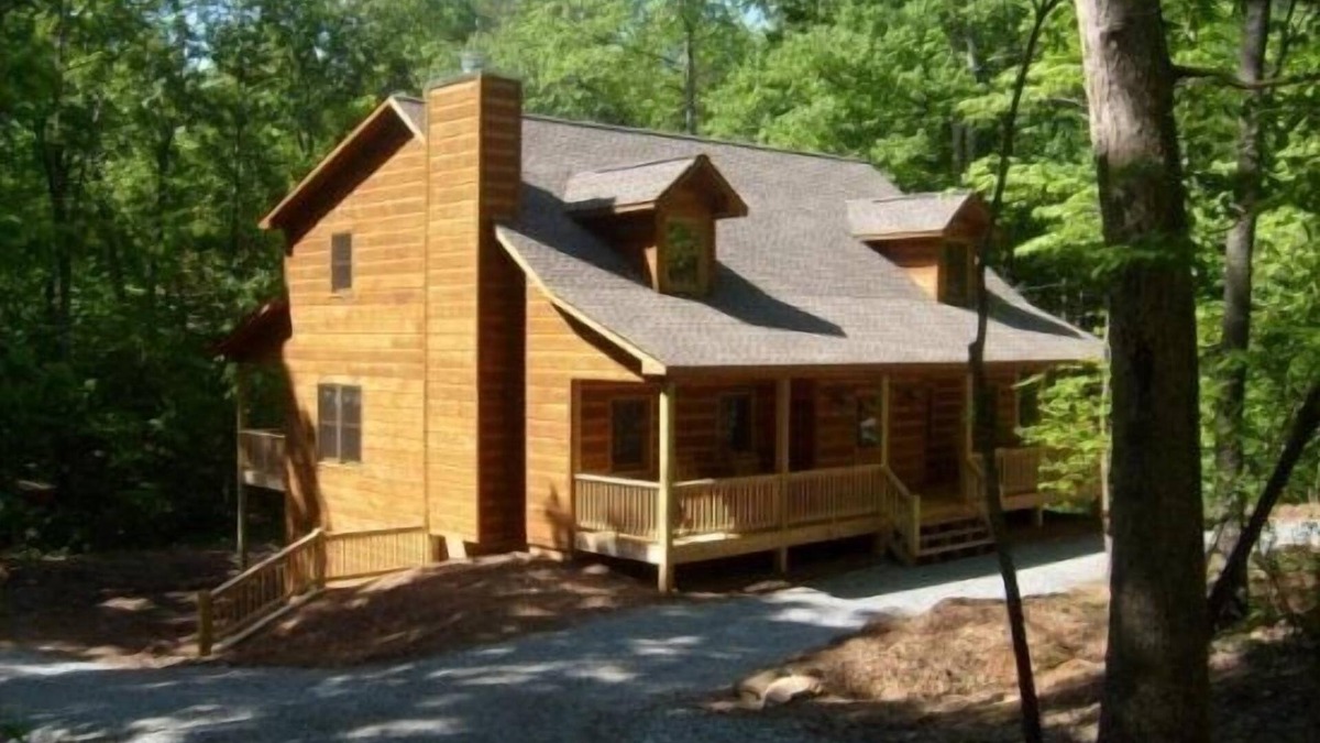 Ellijay Cabin | 6 Bedrooms, 3 1/2 Baths, WiFi, Dog Friendly, Pool Table, Hot Tub, Fire Pit