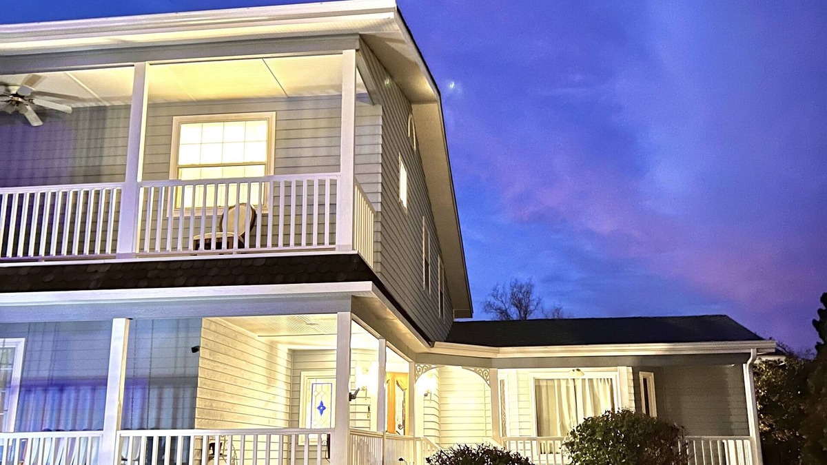 Page House | 6 Bedrooms + 6 Bathrooms + 3 Dining + 2 Living Room + 2 Porch + 6+ Parking space