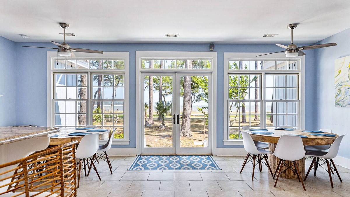 Melrose on the Beach Cottage | 6 BEDROOMS COTTAGE-OCEANFRONT-PET FRIENDLY