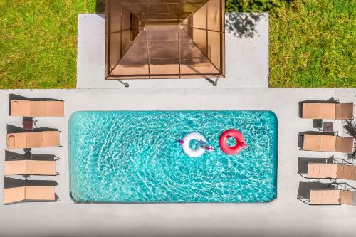 East Naples House | 6 Bedrooms, Two Villas, Heated Pool, 2mil to Downtown