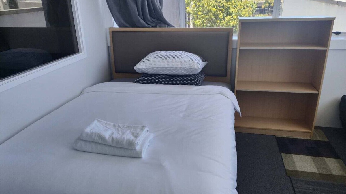 Auckland Apartment | 6 Beds including 1 DBL Bed, 1 Single Bed, 4 Singgle Sofa Bed in 1 Room & 1 Lounge