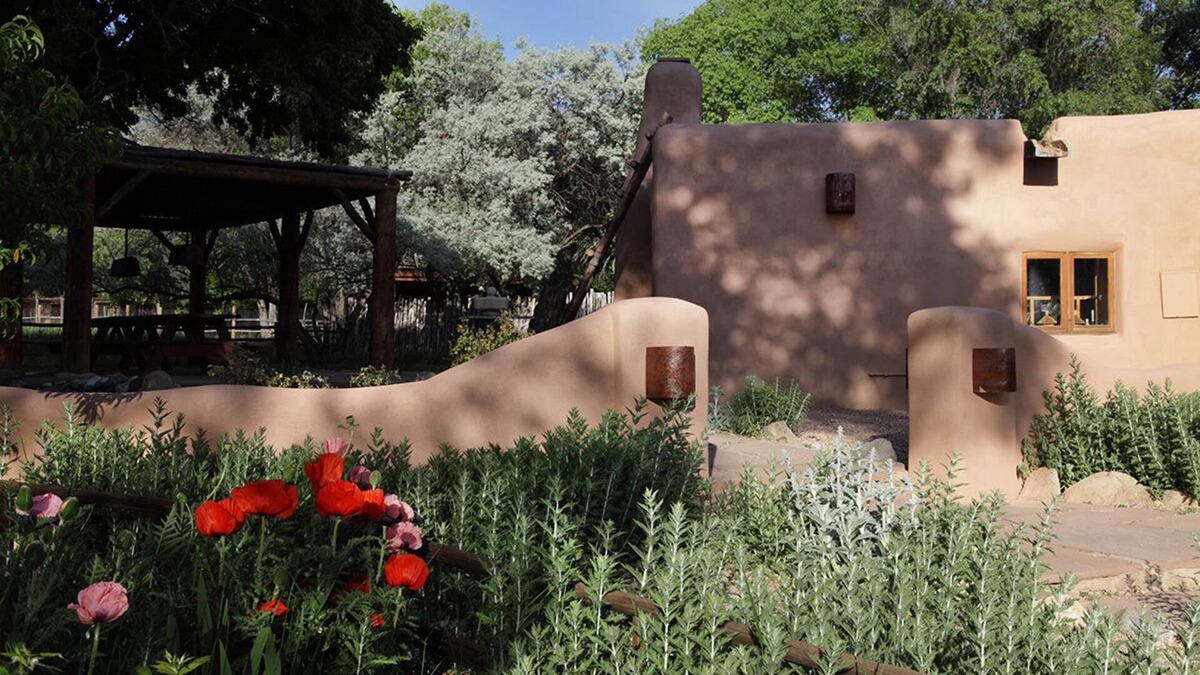 Taos House | 6 Br / 3 Ba Adobe House Near Taos