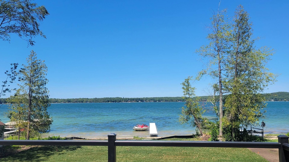 Lake Township House | 6 BR/4 Bath 100ft on Big Platte Lake-Sleeping Bear Dunes-Crystal Mountain Ski