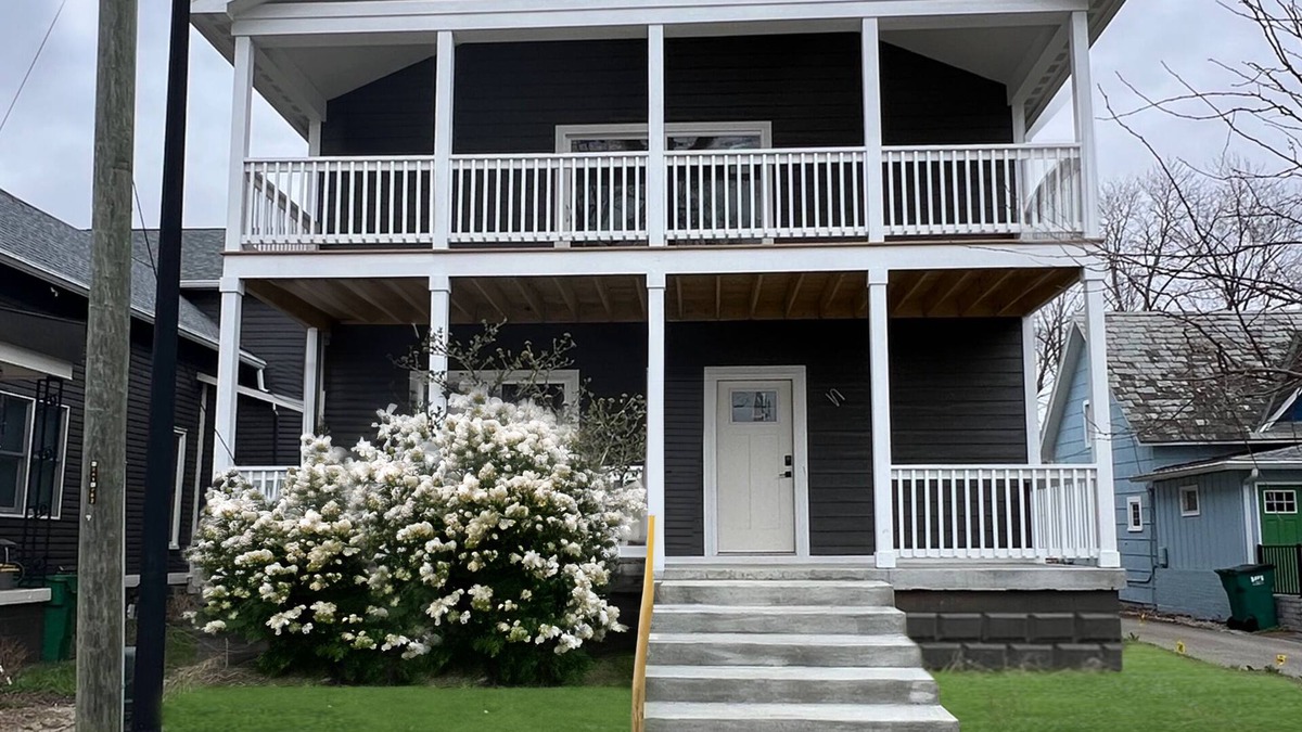 Franklin House | 6 BR, 4BA Franklin, IN Home