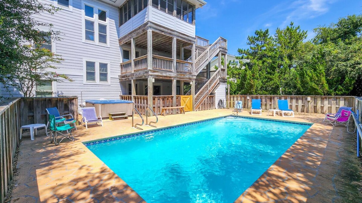 Duck House | 6 BR Oceanside, only 200 yards to the beach w/Private Pool & Dogs Allowed