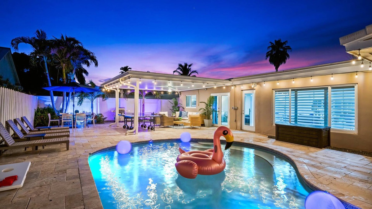 Lighthouse Point Cottage | 6 BR With Heated Pool Close to Beach
