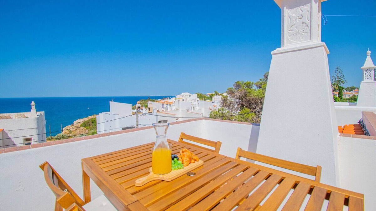 Vale de Centianes Apartment | 6 Centeanes: Clifftop apartment with sea views