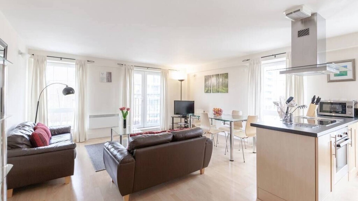 Epsom Apartment | 6 Central Walk - 2 bedroom apartment