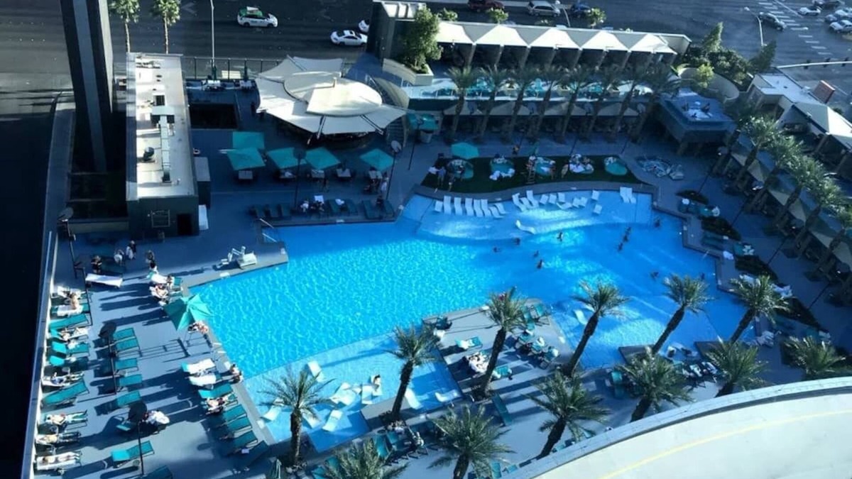 Las Vegas Resort | #6 Hilton Elara Las Vegas : Mid-Strip, Close to Bellagio fountains