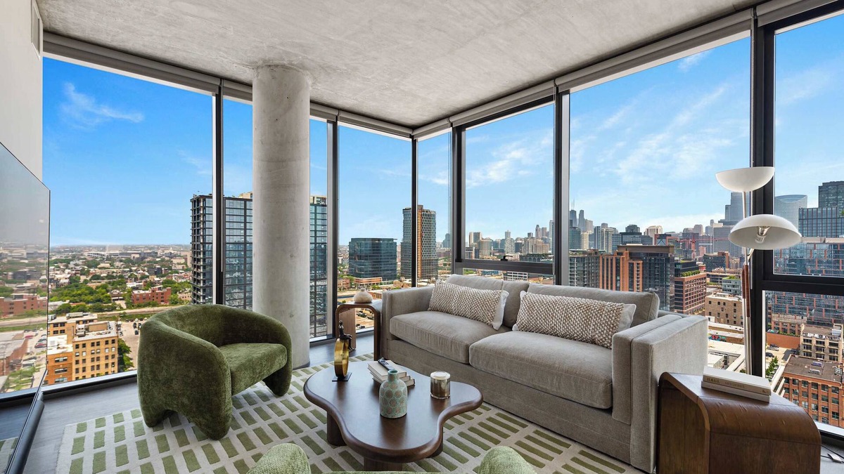 West Loop Apartment | 6 Luxe Apts, Perfect Group Solution, Sleeps 30