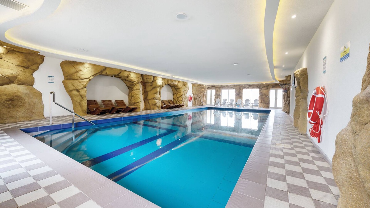 Morecambe House | 6* Luxury Private Manor House with full heated swimming pool, casino, gym & spa