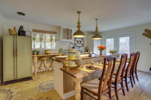Coloma House | 6 Mi to Lake Michigan Coloma Farmhouse