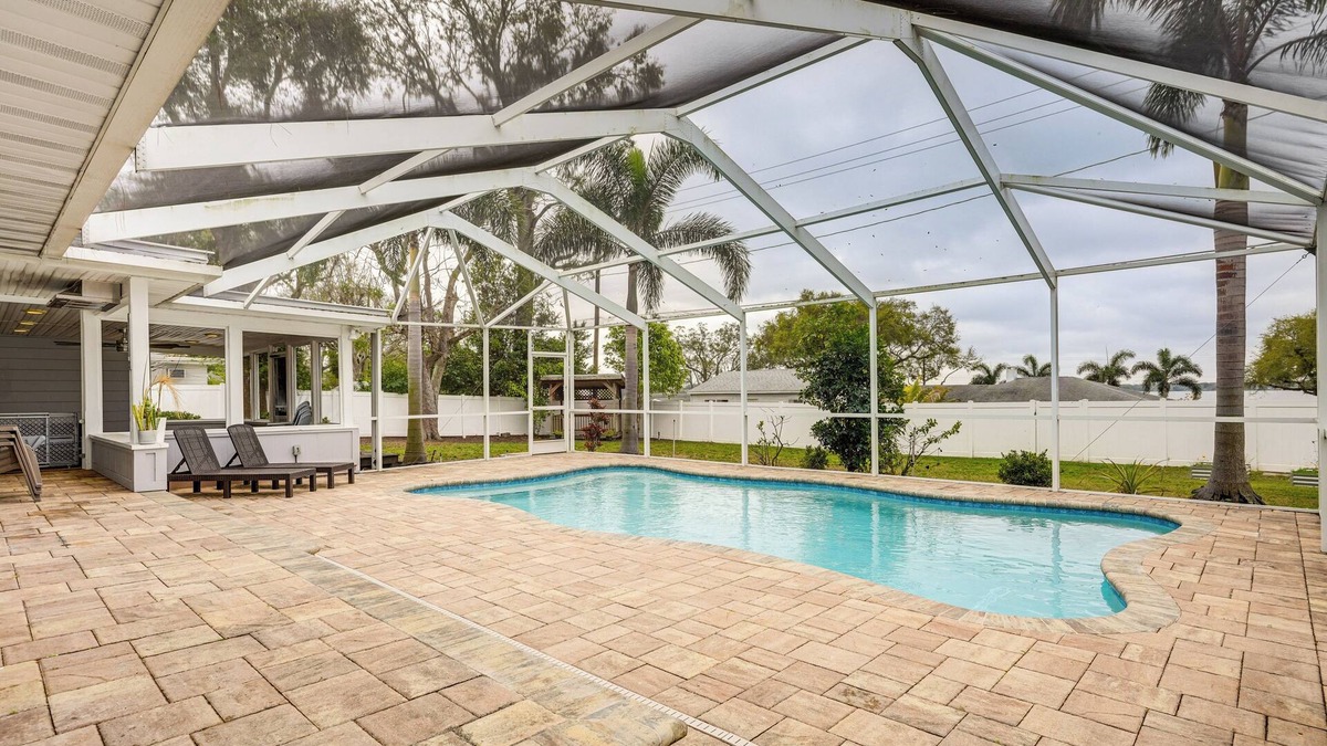 Winter Haven House | 6 Mi to Legoland: Retreat w/Pool & Fenced Yard